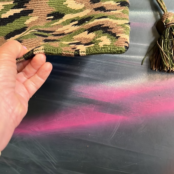 Ani Almeida camo clutch - Picture 8 of 8